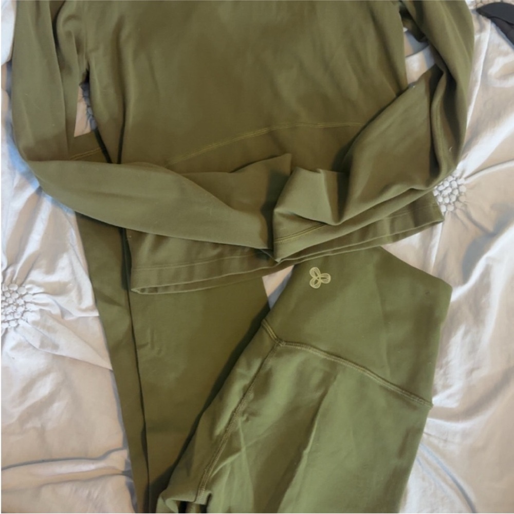 Aritzia green Activewear Set - Picture 8 of 8